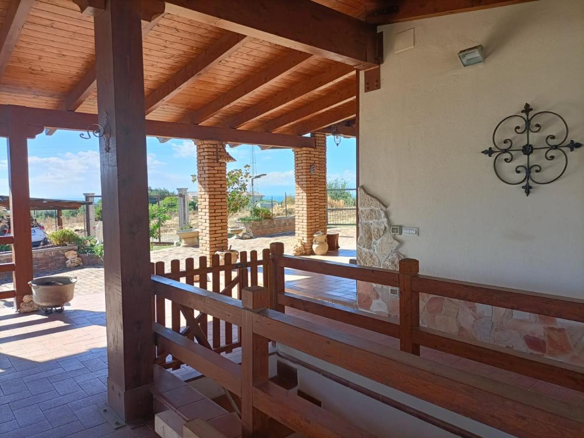 La Taverna Di Angela Amendolara Exteriér fotografie